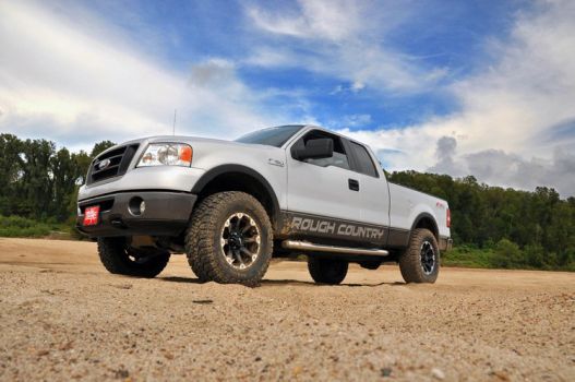 57032 Rough Country (2.5 INCH LIFT KIT | N3 STRUTS/N3 | FORD F-150 2WD (2004-2008))