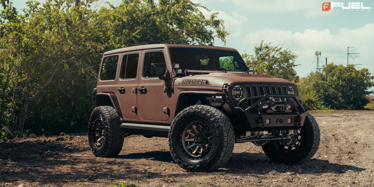 Jeep Wralgler JL cu jante Fuel Covert Bronze de 20 inch