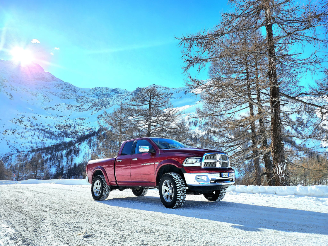 Ram 1500 Ds con fari Led e Kit Rialzo 4 pollici Rough Country