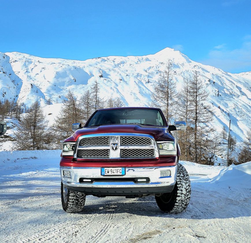 Ram 1500 Ds con fari Led e Kit Rialzo 4 pollici Rough Country