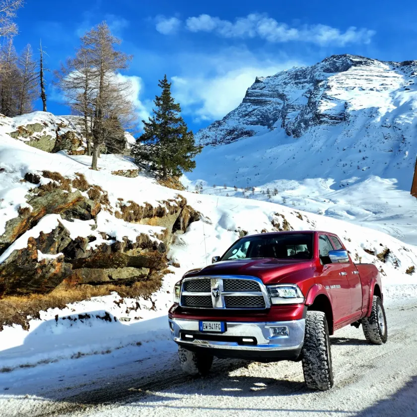 Ram 1500 Ds con fari Led e Kit Rialzo 4 pollici Rough Country