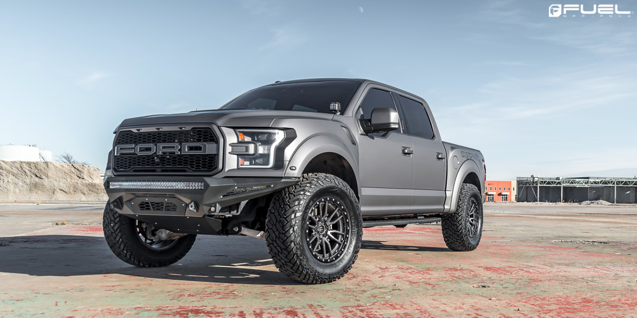 Ford F150 Raptor 2018 gris mate con Fuel Rebel 20 pulgadas
