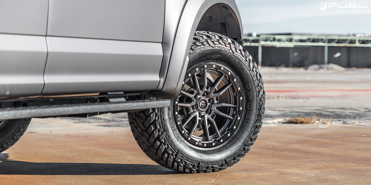 Ford F150 Raptor 2018 gris mate con Fuel Rebel 20 pulgadas