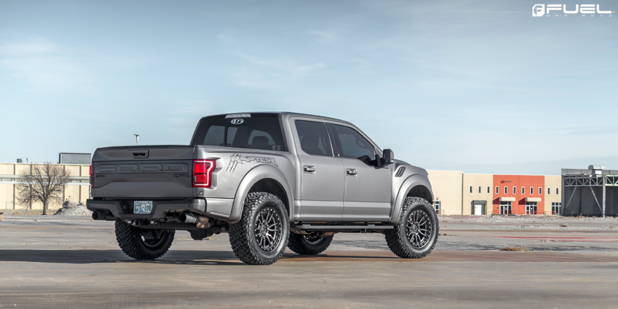 Ford F150 Raptor 2018 gris mate con Fuel Rebel 20 pulgadas