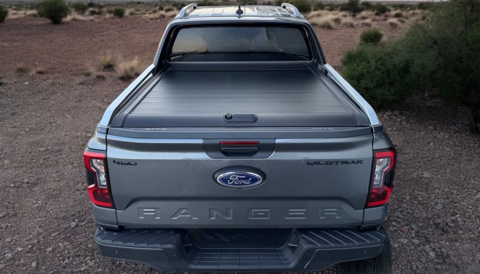 Ford Ranger Wildtrak T9 with roller shutter cover: power, protection and design