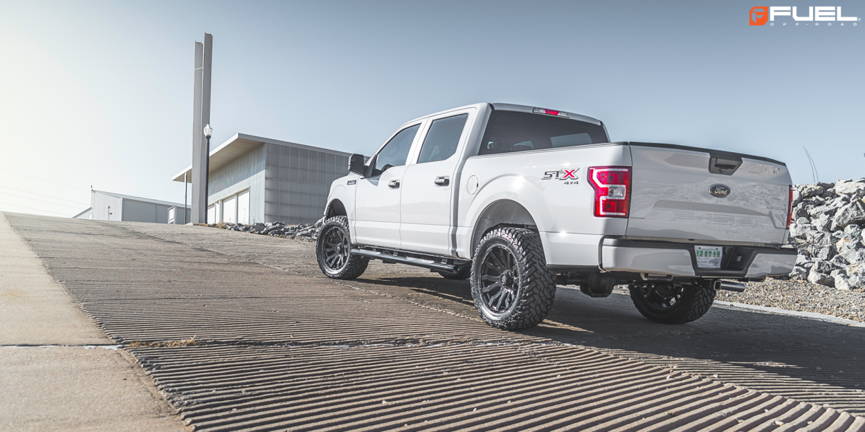 Ford F150 mit schwarzen Fuel Blitz-Felgen
